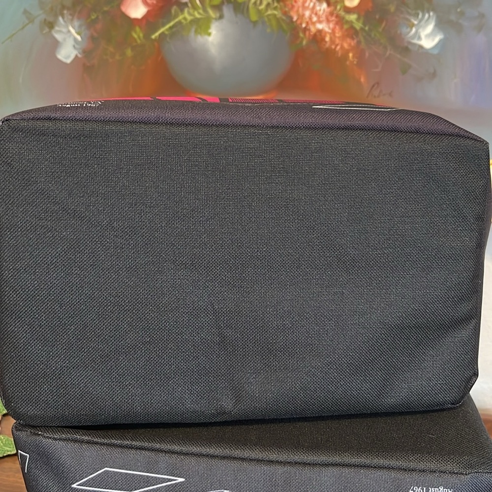 Trader Joe’s mini insulated bag 1- green & 1- pink NWT - Picture 4 of 6